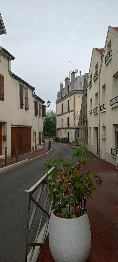 Studio Meuble A Bougival Εξωτερικό φωτογραφία